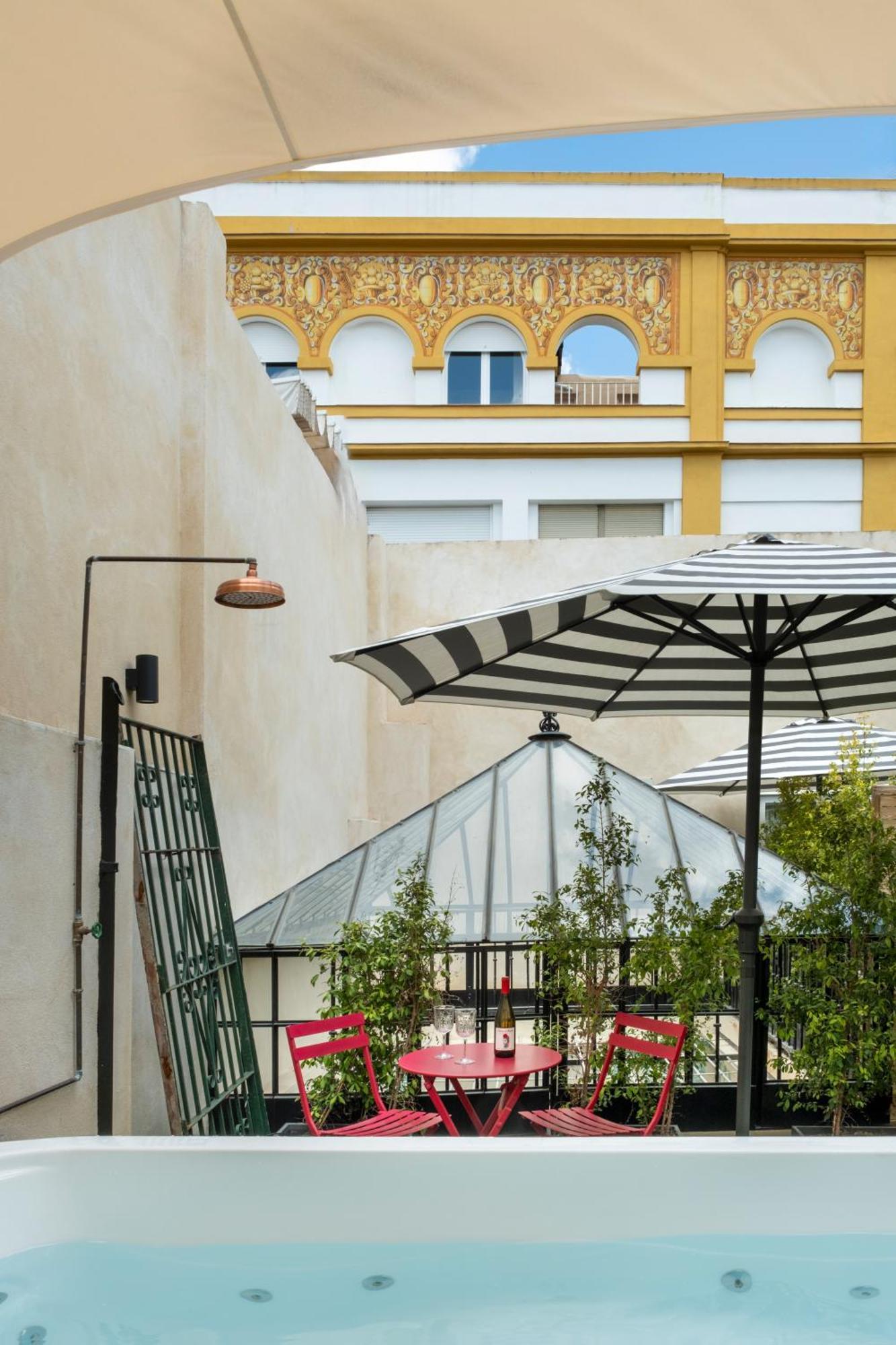 Puerta De Armas Apartments Seville Exterior photo